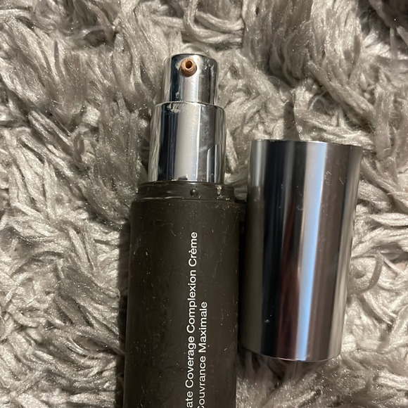 Becca ultimate coverage foundation - Picture 4 of 4